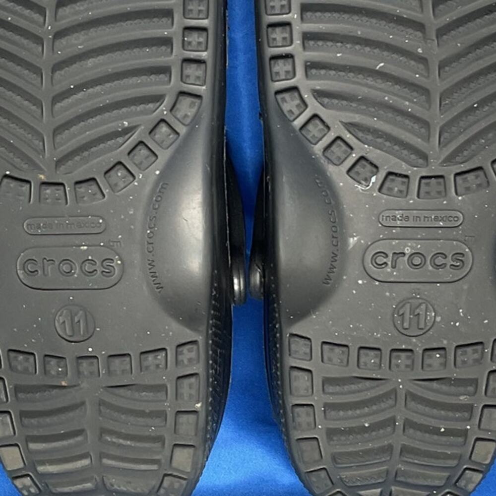 Classic Crocs Black mens 11 With Jibbitz - Picture 10 of 10
